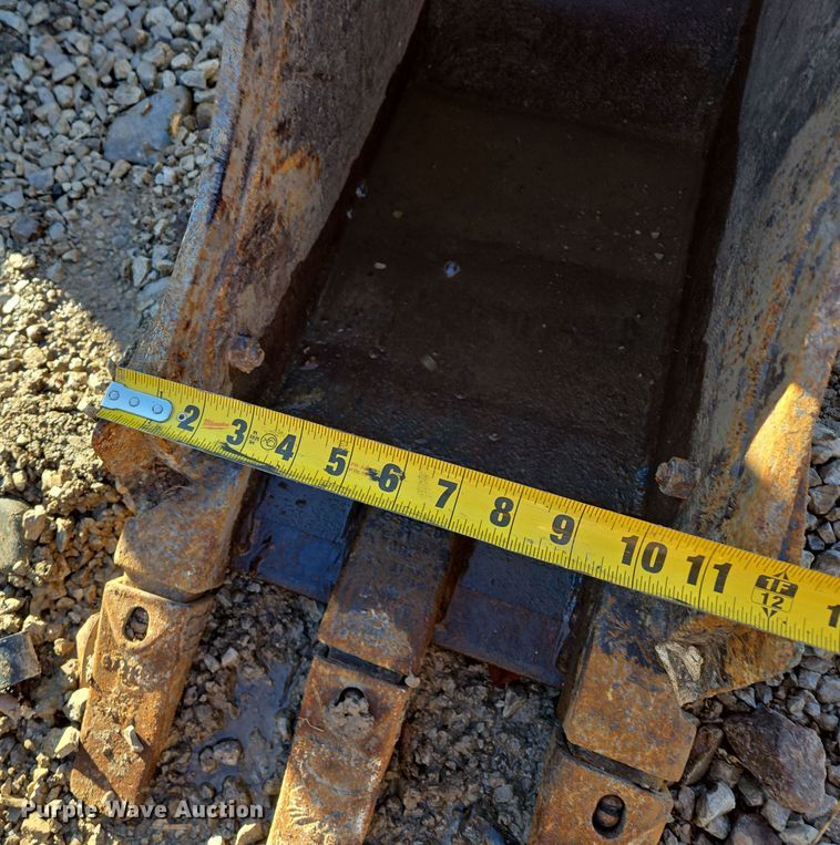 image for item EQ6639 Bobcat (2) excavator buckets 