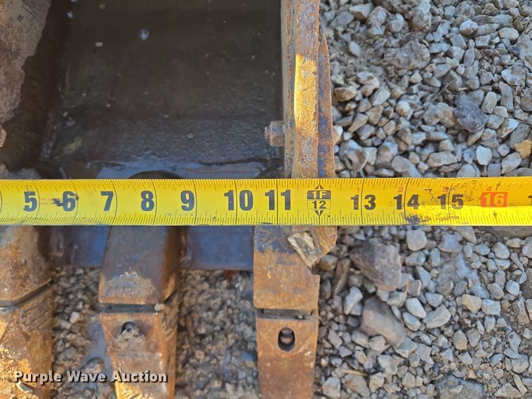 image for item EQ6639 Bobcat (2) excavator buckets 