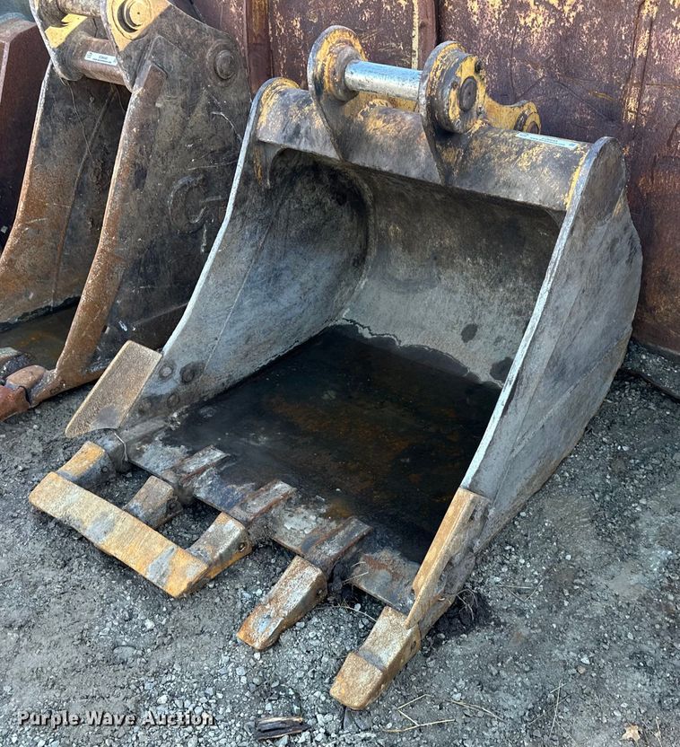 image for item EQ6643 Caterpillar 42