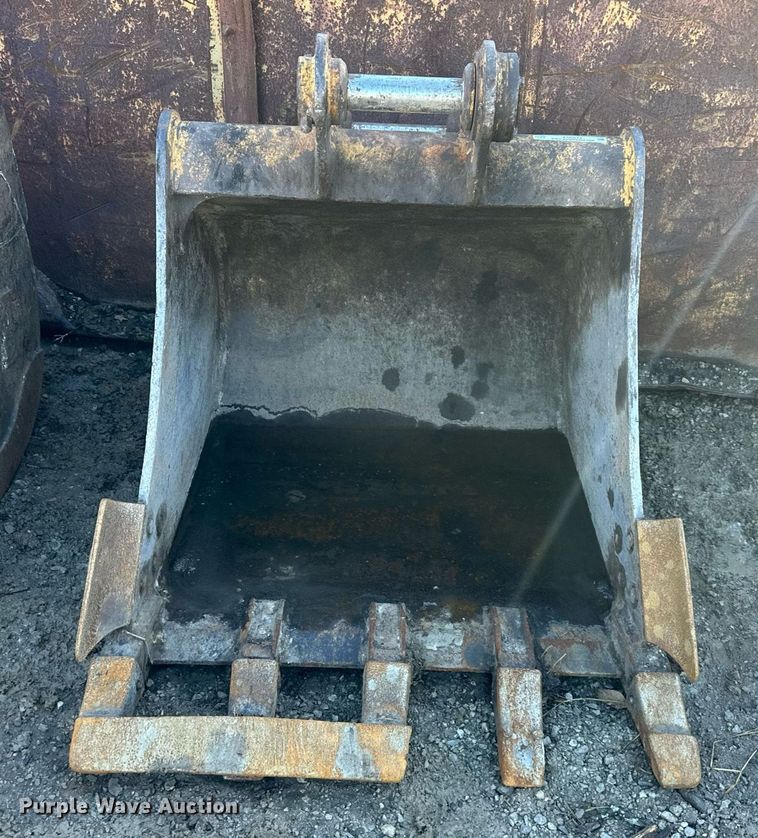 image for item EQ6643 Caterpillar 42