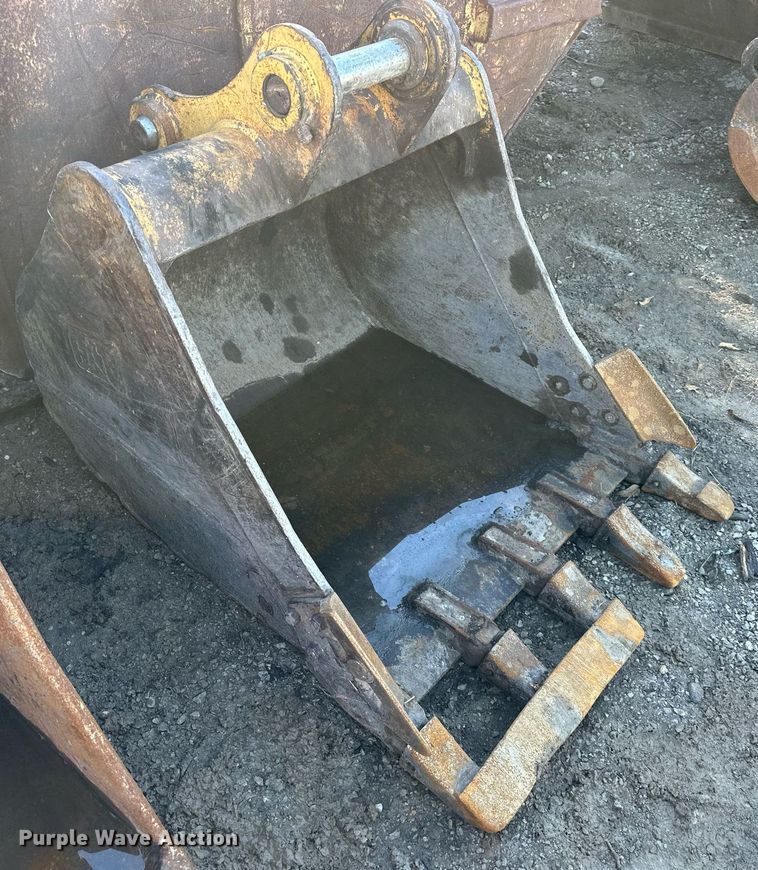 image for item EQ6643 Caterpillar 42