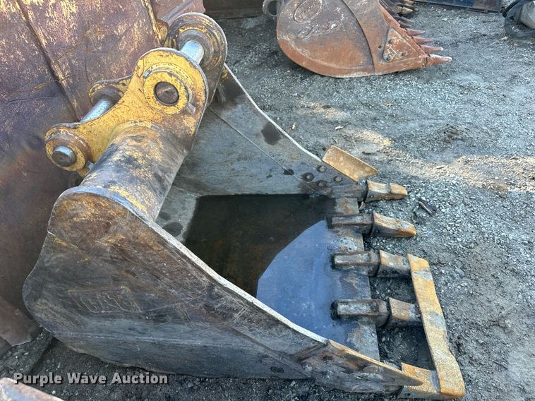 image for item EQ6643 Caterpillar 42