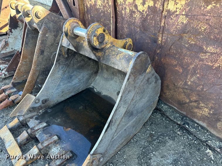 image for item EQ6643 Caterpillar 42