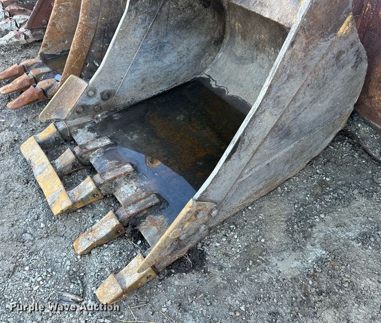 image for item EQ6643 Caterpillar 42