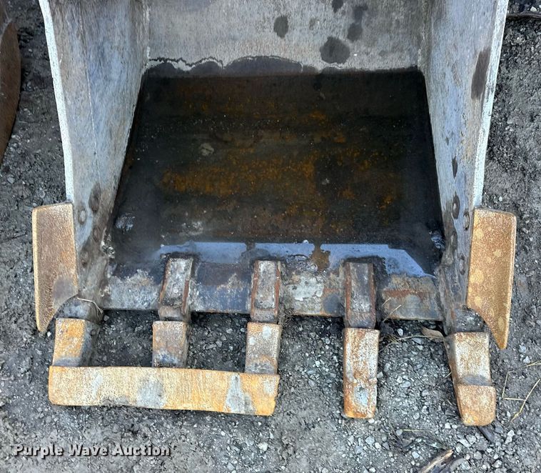 image for item EQ6643 Caterpillar 42