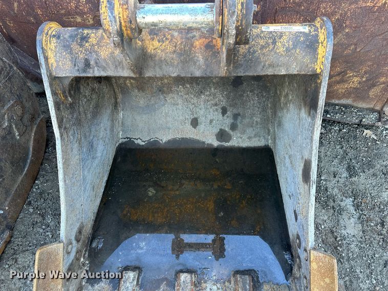 image for item EQ6643 Caterpillar 42