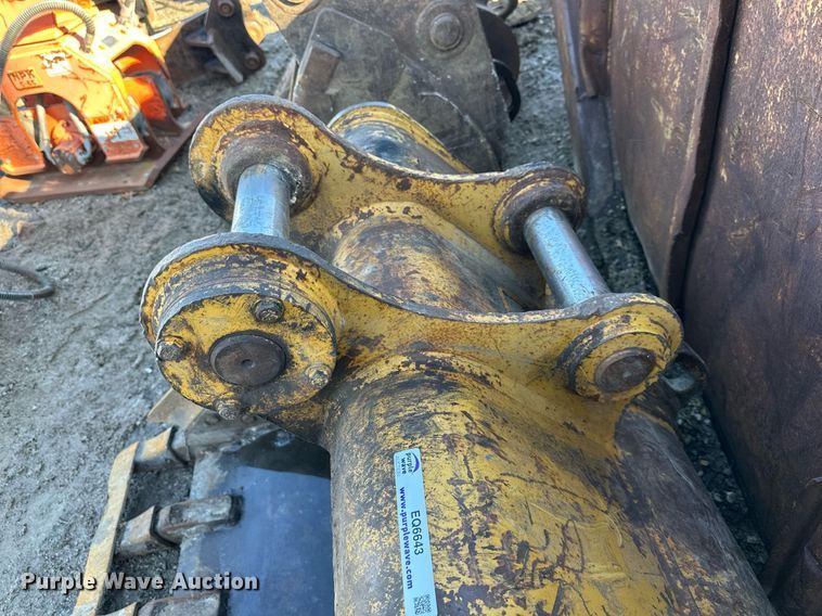 image for item EQ6643 Caterpillar 42
