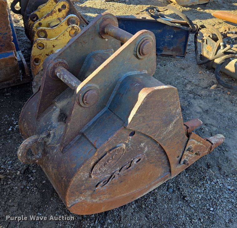 image for item EQ6644 Esco excavator bucket 