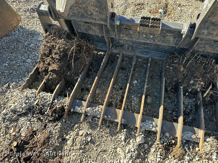 image for item EQ6651 Paladin skid steer grapple bucket