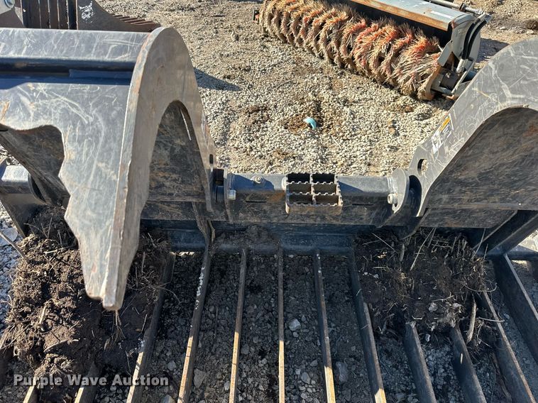 image for item EQ6651 Paladin skid steer grapple bucket