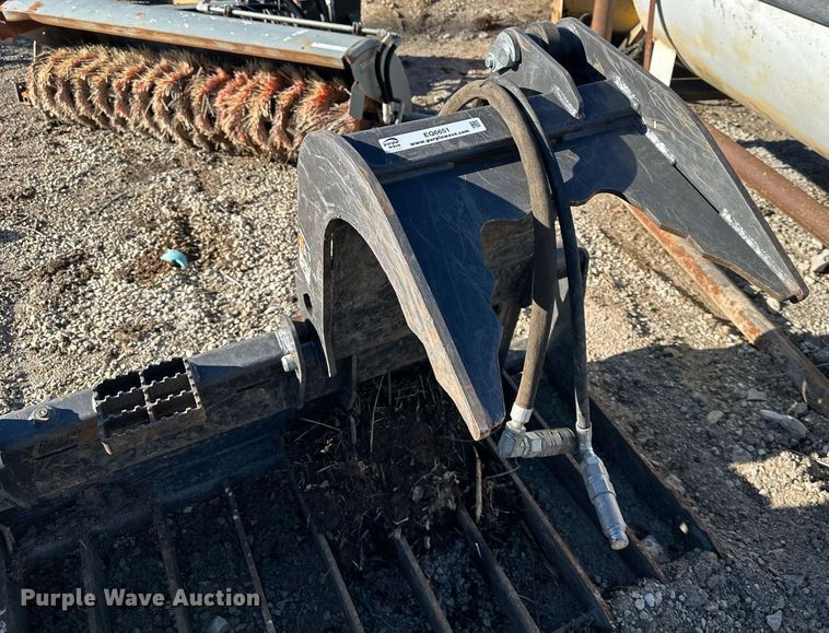 image for item EQ6651 Paladin skid steer grapple bucket