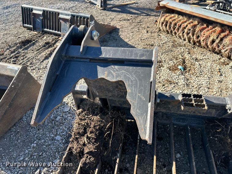 image for item EQ6651 Paladin skid steer grapple bucket