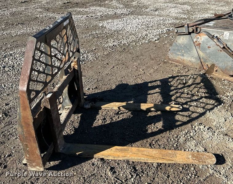 image for item EQ6655 Skid steer forks