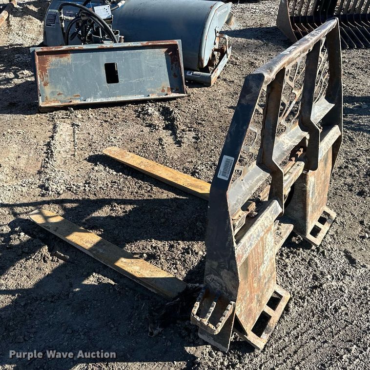 image for item EQ6655 Skid steer forks