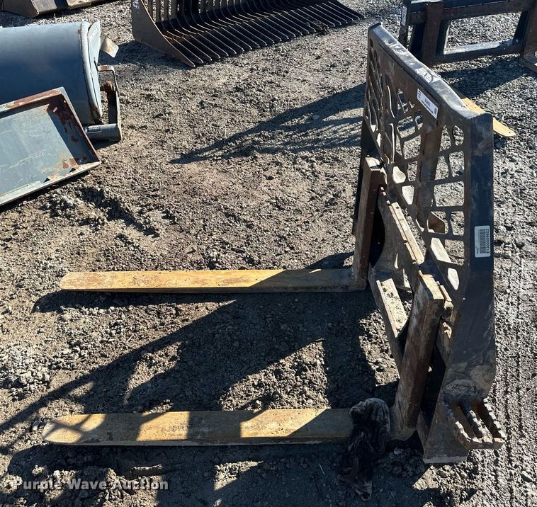 image for item EQ6655 Skid steer forks