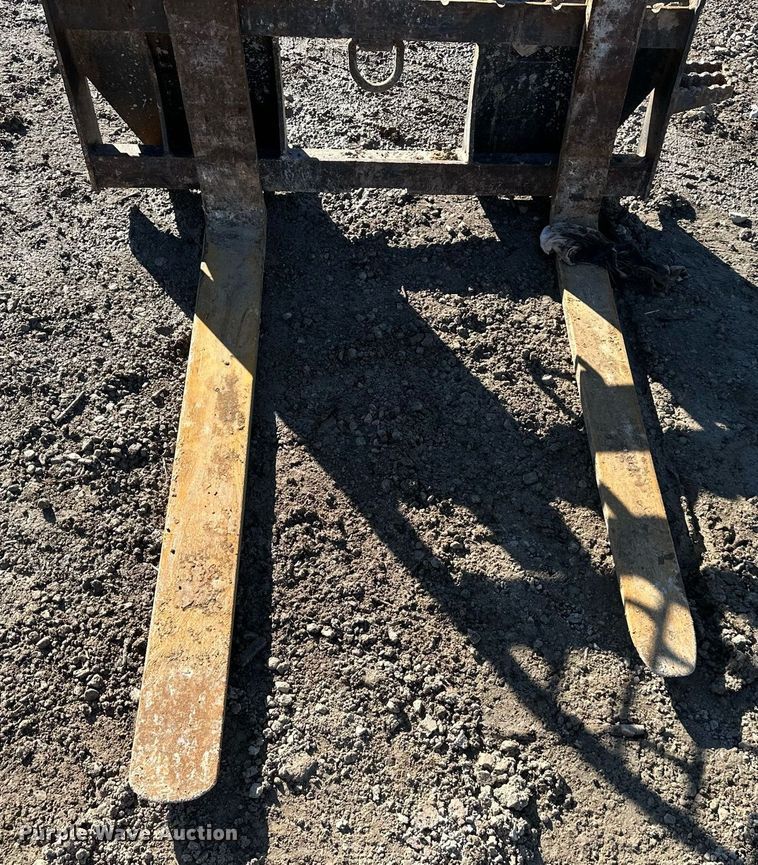 image for item EQ6655 Skid steer forks