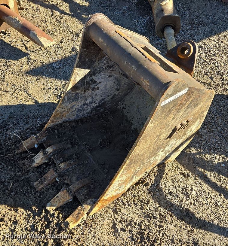 image for item EQ6663 Tag excavator bucket 