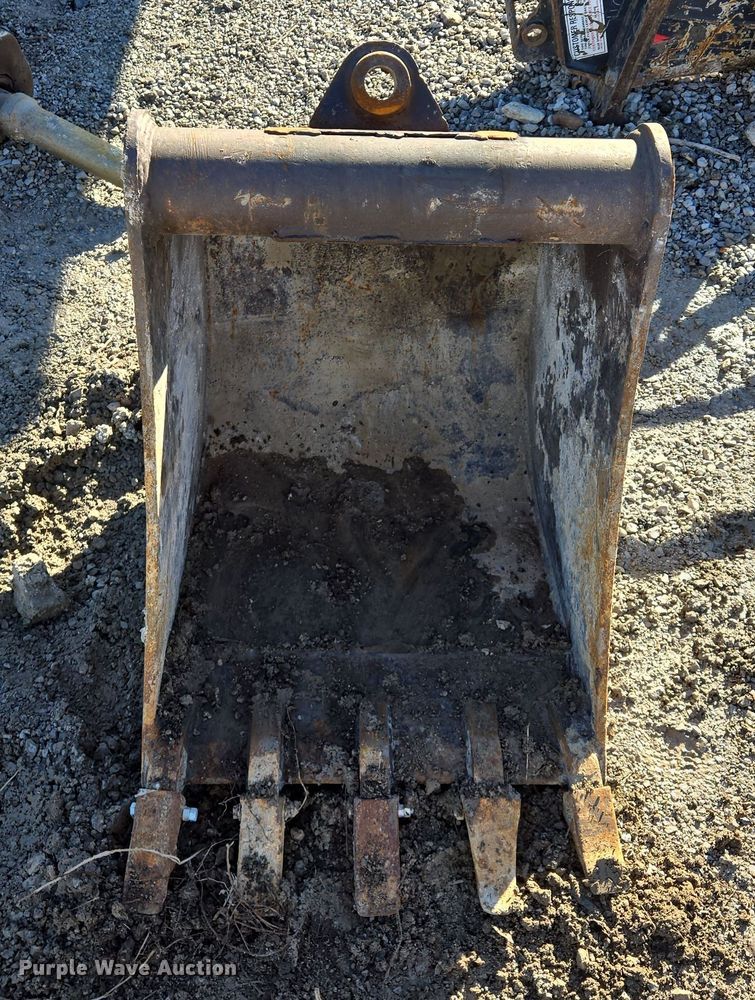 image for item EQ6663 Tag excavator bucket 