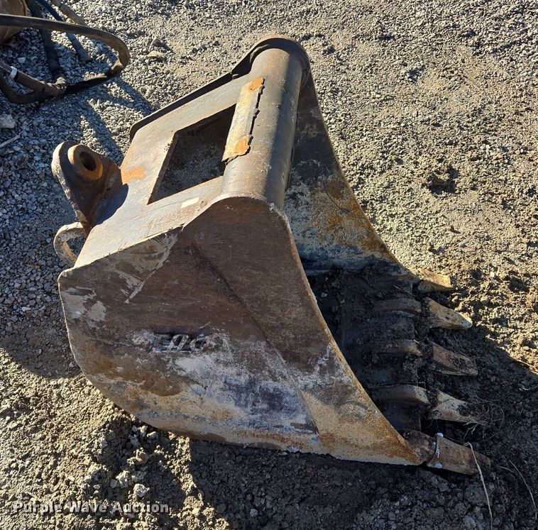 image for item EQ6663 Tag excavator bucket 