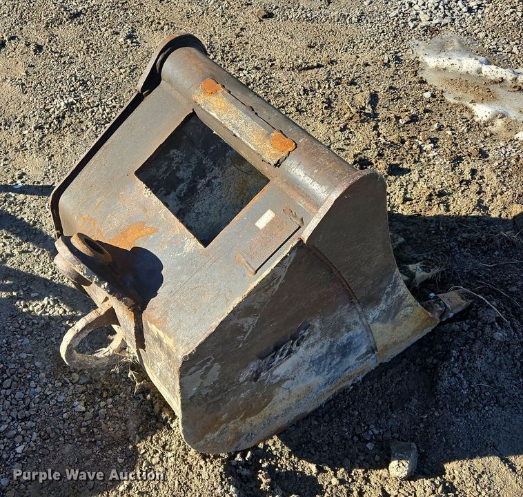 image for item EQ6663 Tag excavator bucket 