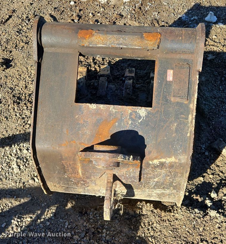image for item EQ6663 Tag excavator bucket 