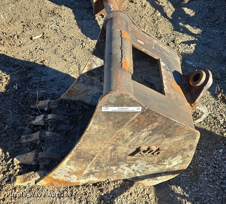 image for item EQ6663 Tag excavator bucket 
