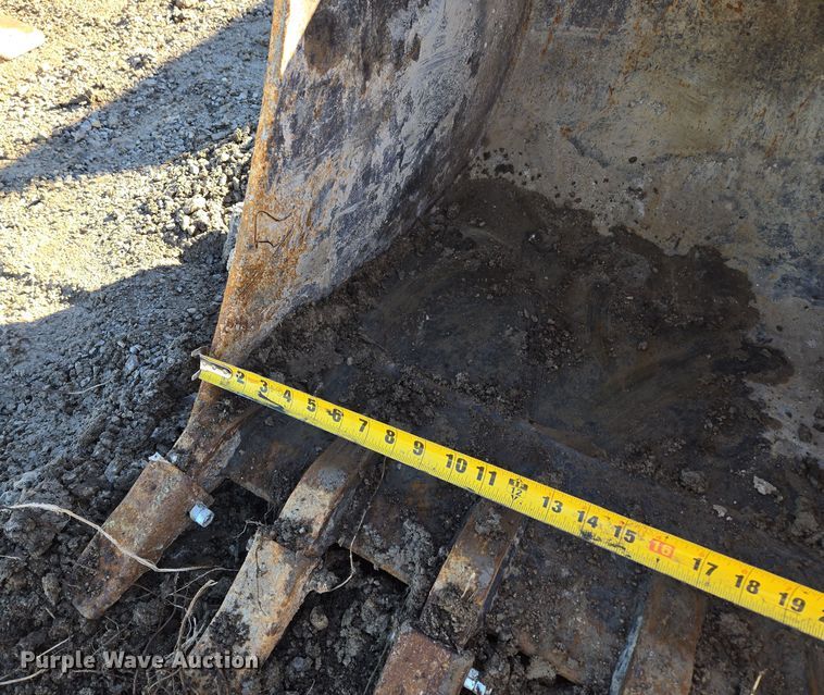 image for item EQ6663 Tag excavator bucket 