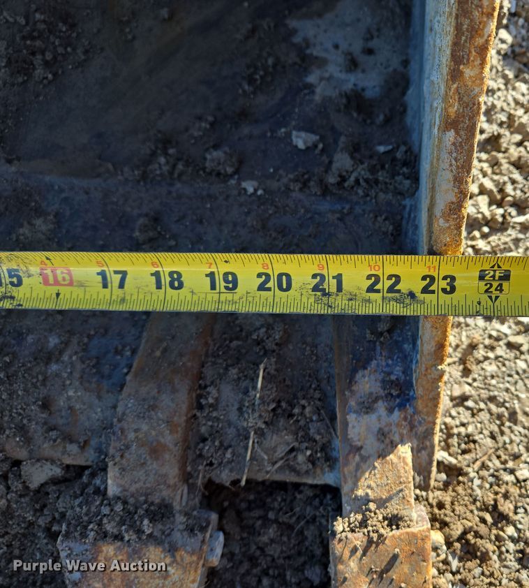 image for item EQ6663 Tag excavator bucket 