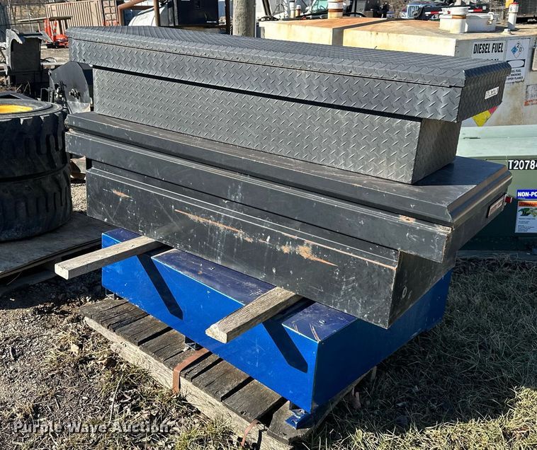 image for item EQ6670 (3) toolboxes