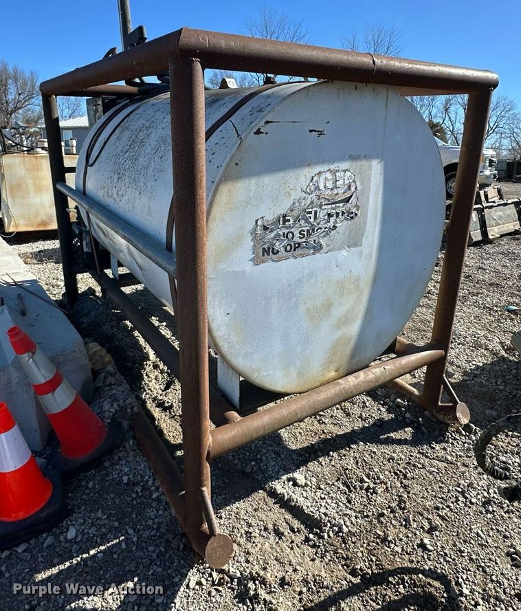 image for item EQ6674 Fuel tank