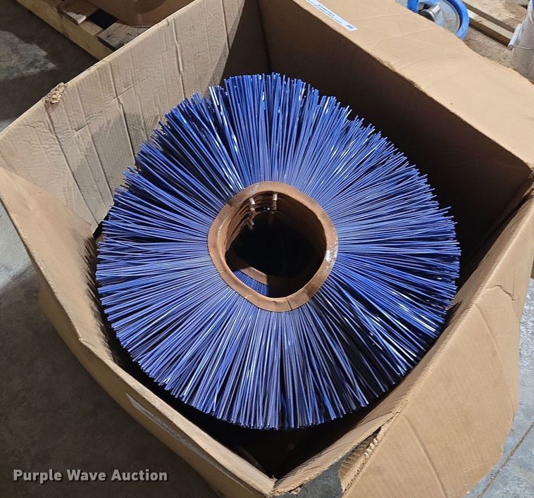 image for item EQ6783 (20) broom heads 