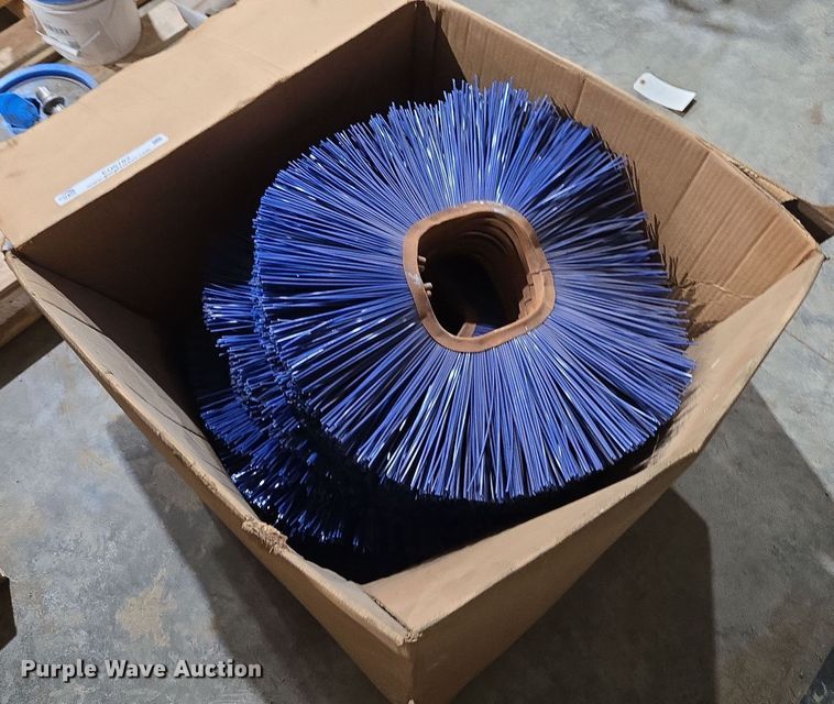 image for item EQ6783 (20) broom heads 