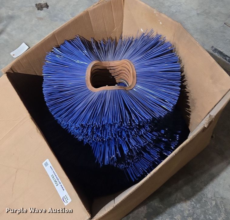 image for item EQ6783 (20) broom heads 