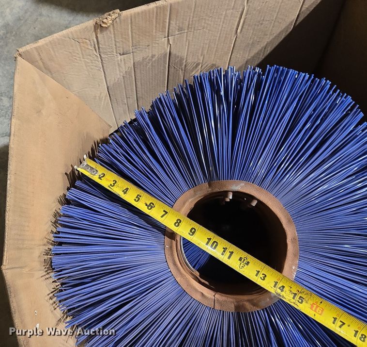 image for item EQ6783 (20) broom heads 