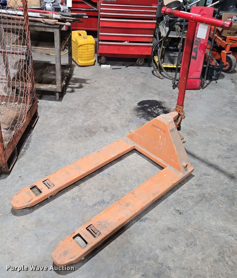 image for item EQ6791 Pallet jack 