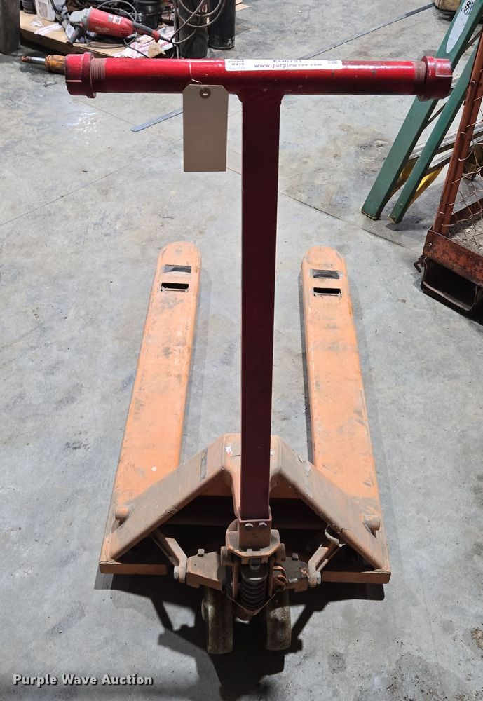 image for item EQ6791 Pallet jack 