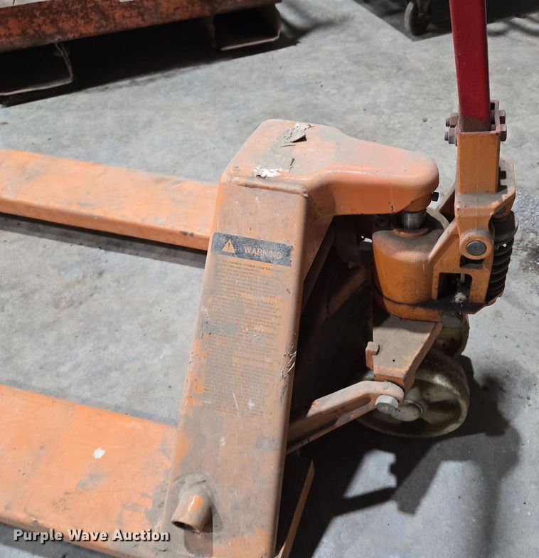 image for item EQ6791 Pallet jack 