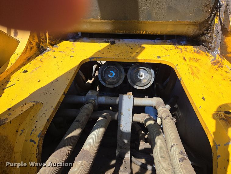 image for item ER5151 2006 John Deere 450D LC excavator