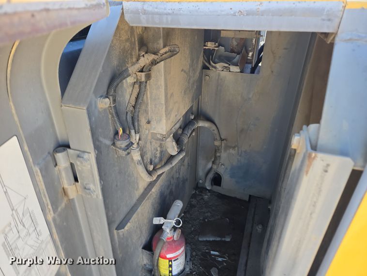 image for item ER5151 2006 John Deere 450D LC excavator