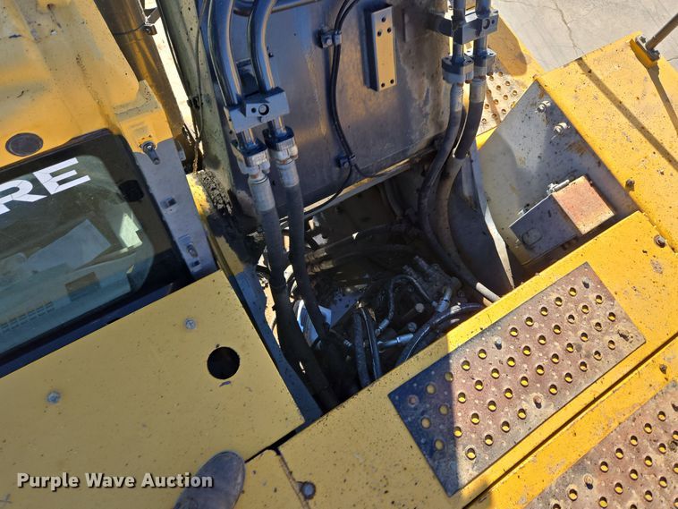 image for item ER5151 2006 John Deere 450D LC excavator