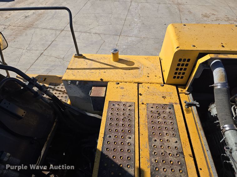 image for item ER5151 2006 John Deere 450D LC excavator