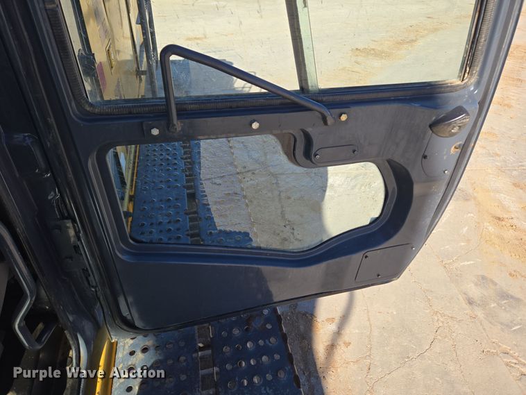 image for item ER5151 2006 John Deere 450D LC excavator