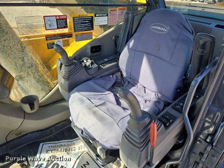 image for item ER5151 2006 John Deere 450D LC excavator