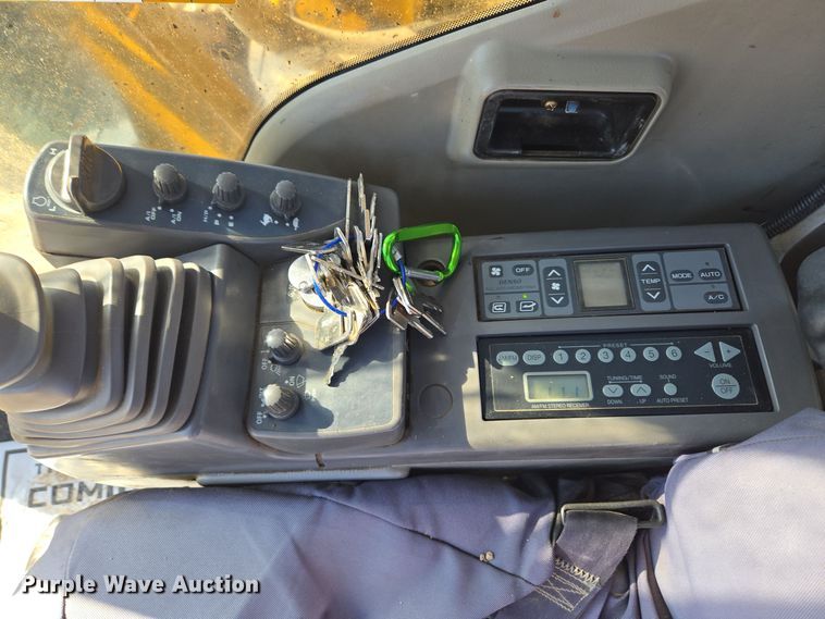 image for item ER5151 2006 John Deere 450D LC excavator