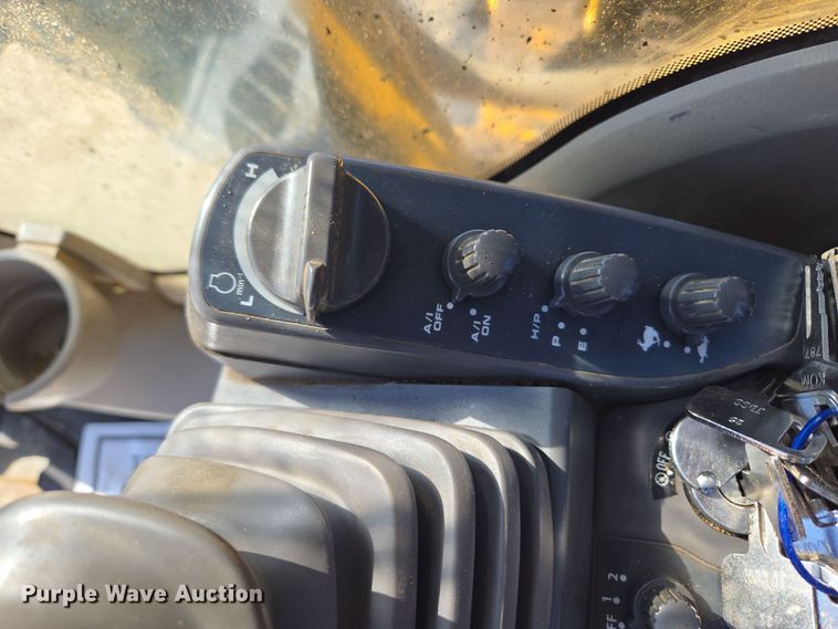 image for item ER5151 2006 John Deere 450D LC excavator