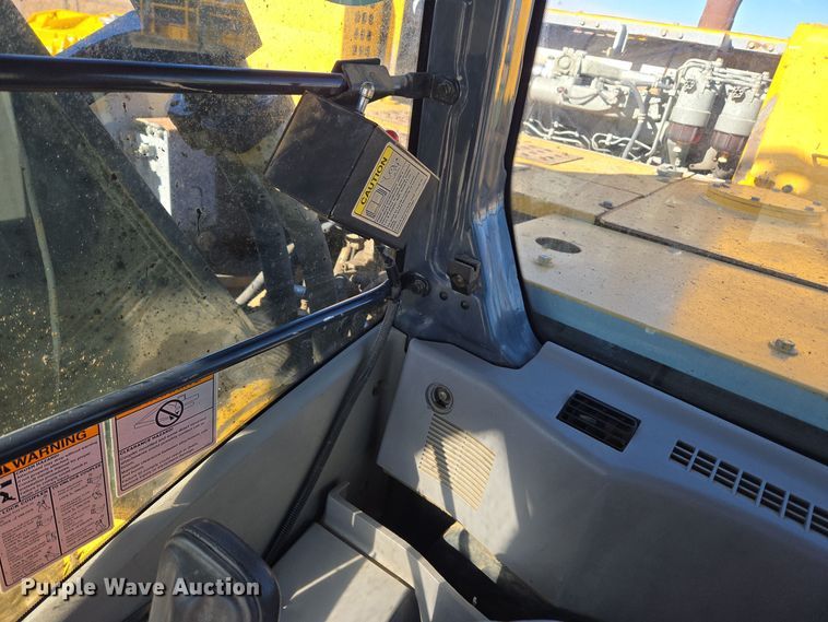 image for item ER5151 2006 John Deere 450D LC excavator