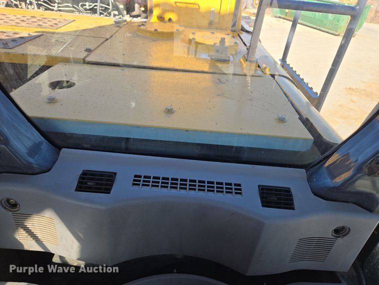 image for item ER5151 2006 John Deere 450D LC excavator