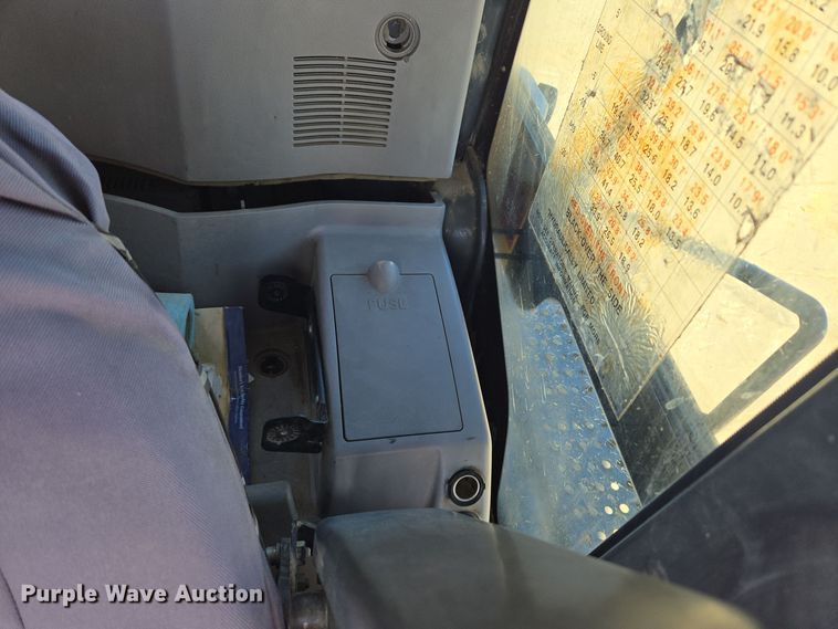 image for item ER5151 2006 John Deere 450D LC excavator