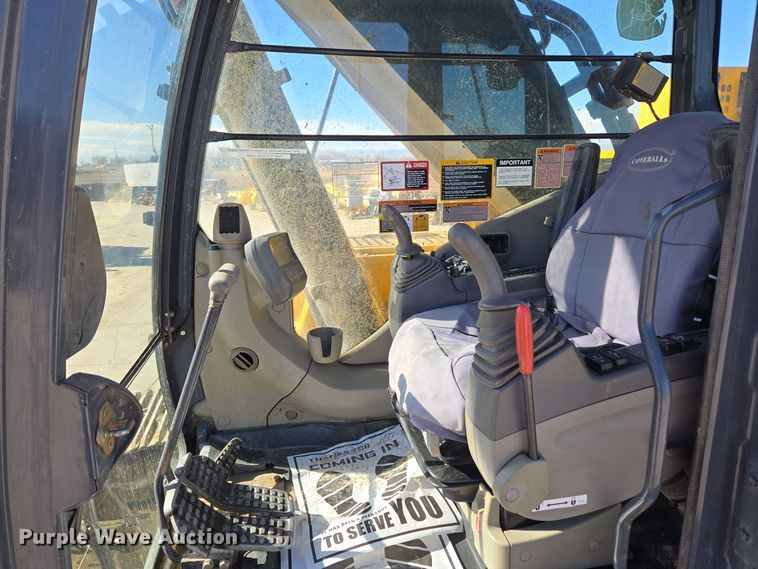 image for item ER5151 2006 John Deere 450D LC excavator