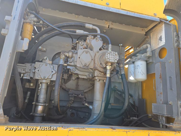 image for item ER5151 2006 John Deere 450D LC excavator